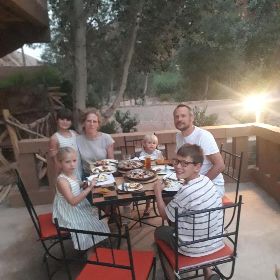 Riad Pizzeria Marhaba Akhendachou n'Ait Ouffi Exterior foto